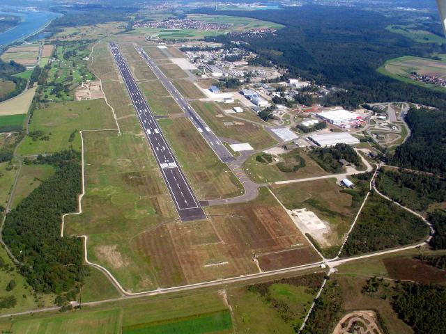 Der Flughafen Karlsruhe/Baden-Baden (IATA-Code FKB, ICAO-Code EDSB) ist der nach Passagierzahlen zweitgrößte Verkehrsflughafen in Baden-Württemberg.Er liegt südwestlich von Rastatt und westlich von Baden-Baden, nahe der französischen Grenze auf dem Areal des Gewerbegebiets Baden-Airpark. Das Gelände war von 1953 bis 1993 ein kanadischer Militärflugplatz mit der Militärbezeichnung CFB Baden-Soellingen, benannt nach dem nahe gelegenen Ort Rheinmünster-Söllingen. Der Flughafen ist eine Basis für die irische Billigfluggesellschaft Ryanair.