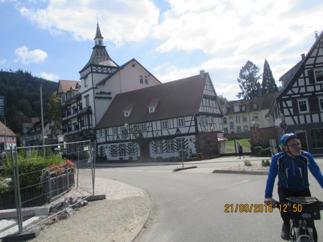 Bad Herrenalb (bis 1971 Herrenalb) ist eine baden-württembergische Kurstadt mit 8131 Einwohnern (31. Dezember 2021) im Landkreis Calw. Seit 1954 führt Bad Herrenalb das Prädikat heilklimatischer Kurort. Die Stadt gehört zur Region Nordschwarzwald. Die aus einem Kloster hervorgegangene Kleinstadt liegt im oberen Tal des Flusses Alb.