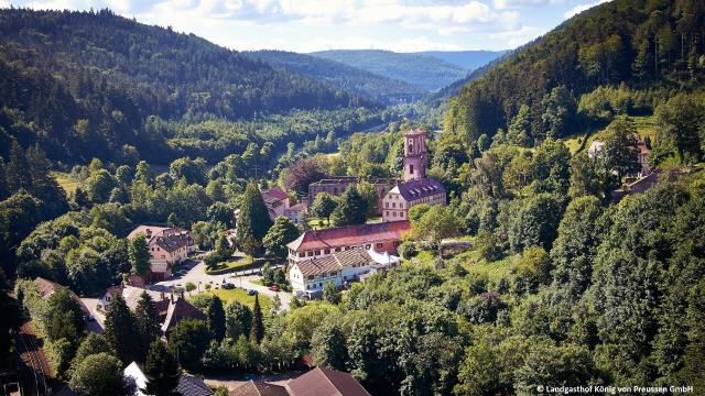 Bad Herrenalb ist eine baden-württembergische Kurstadt mit 8212 Einwohnern im Landkreis Calw. Seit 1954 führt Bad Herrenalb das Prädikat heilklimatischer Kurort. Die Stadt gehört zur Region Nordschwarzwald. Die aus einem Kloster hervorgegangene Kleinstadt liegt im oberen Tal des Flusses Alb.