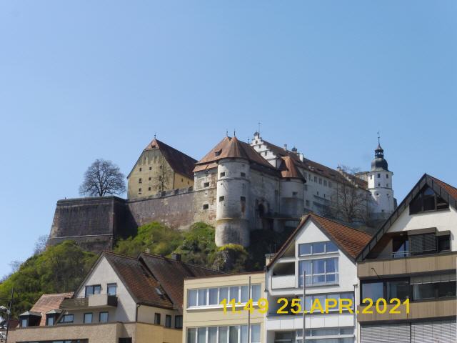 Die ursprüngliche Stauferburg aus dem 12. Jahrhundert wurde bei einem Brand im Jahre 1530 fast völlig zerstört. Nur noch die Ruinen des so genannten "Rittersaals" sind davon übrig geblieben. Vor diesen mittelalterlichen Gebäudekomplex ließ Herzog Friedrich I. von Württemberg ein Renaissanceschloss bauen. Es entstand eine Festung mit mächtigen Rondellen und Basteien. Heute dient es als Veranstaltungsort unterschiedlicher kultureller Events und als Heimat zweier interessanter Museen. Unmittelbar neben dem Schlossareal befindet sich ein Wildpark mit Greifvogelstation und vielen Tieren aus der Region.