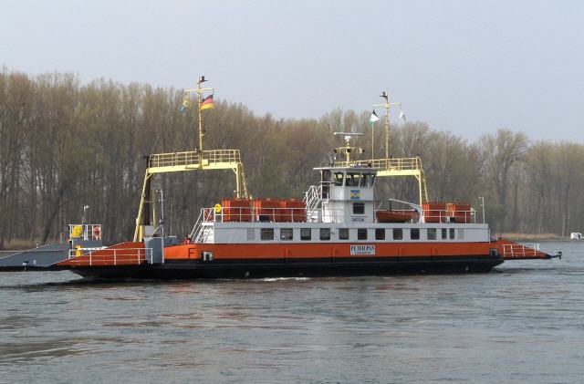 Auf halber Strecke zwischen Germersheim und Karlsruhe liegt die Rheinfähre Peter Pan in Leimersheim  Ihre schnelle Verbindung zwischen dem pfälzischen Leimersheim und dem badischen Leopoldshafen mit Anbindung an die B36 nach Karlsruhe-Stadt, Rheinhafen und in Richtung Bruchsal.