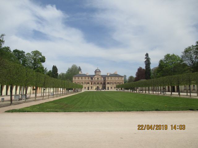 Schloss Favorite ist eine ehemalige Residenz der Markgrafen von Baden-Baden in der baden-württembergischen Stadt Rastatt. Das barocke Lustschloss wurde ab 1710 im Auftrag von Franziska Sibylla Augusta von Baden-Baden nach Entwurf von Michael Ludwig Rohrer erbaut. Hervorzuheben sind die Sala terrena, das Paradeschlafzimmer und das Florentiner Kabinett.