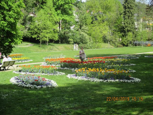 Der Kurpark in Baden-Baden ist eine große innerstädtische Parkanlage im Zentrum der einstigen Residenzstadt der Markgrafschaft Baden. Kurgarten und das dazugehörige Kurhaus gelten als der kulturelle Mittelpunkt Baden-Badens, ob Konzert, Casinobesuch, Mitternachts-Dinner oder rauschende Ballnacht.