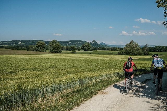 Mit dem Fahrrad durch die Landschaft des Hegaus!