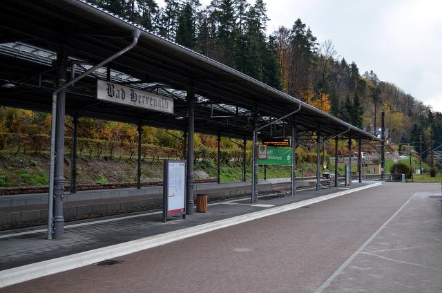 Bad Herrenalb ist eine baden-württembergische Kurstadt mit 8131 Einwohnern im Landkreis Calw. Seit 1954 führt Bad Herrenalb das Prädikat heilklimatischer Kurort. Die Stadt gehört zur Region Nordschwarzwald. Die aus einem Kloster hervorgegangene Kleinstadt liegt im oberen Tal des Flusses Alb.