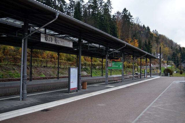 Bad Herrenalb ist eine baden-württembergische Kurstadt mit 8131 Einwohnern  im Landkreis Calw. Seit 1954 führt Bad Herrenalb das Prädikat heilklimatischer Kurort. Die Stadt gehört zur Region Nordschwarzwald. Die aus einem Kloster hervorgegangene Kleinstadt liegt im oberen Tal des Flusses Alb.