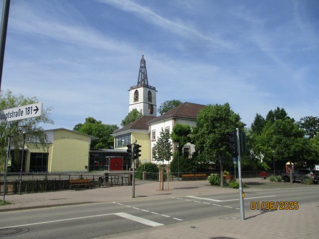Das Elztal ist ein Tal 15 km nördlich von Freiburg im Breisgau im Landkreis Emmendingen in Baden-Württemberg (Deutschland) und verdankt seinen Namen der Elz, die das Tal durchfließt. Zusammen mit dem Simonswäldertal wird das Tal vom örtlichen Tourismusverband als ZweiTälerLand beworben.