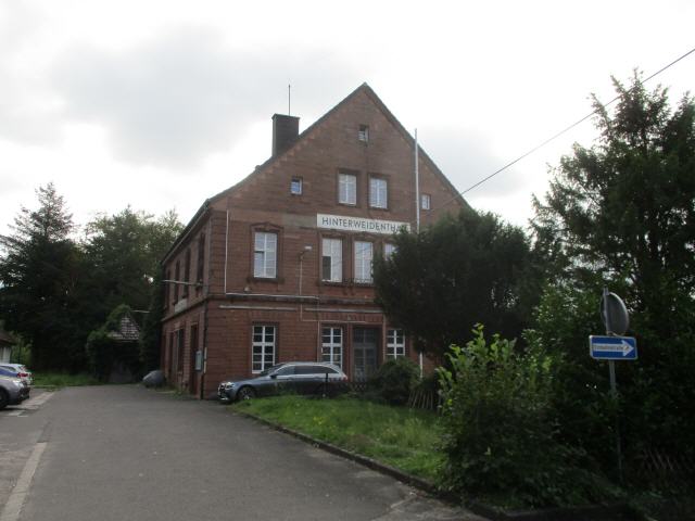 Die Ortsgemeinde Hinterweidenthal ist ein staatlich anerkannter Erholungsort im Landkreis Südwestpfalz in Rheinland-Pfalz. Hinterweidenthal gehört der Verbandsgemeinde Hauenstein an, innerhalb derer sie gemessen an der Einwohnerzahl die zweitgrößte Ortsgemeinde darstellt.