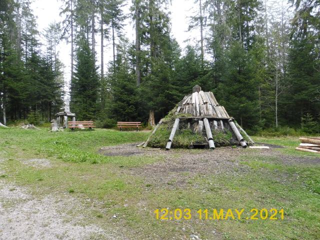 Der Kniebis ist ein bis zu 971 Meter hoher, langgezogener Bergrücken im Schwarzwald und ein im südlichen Teil darauf gelegenes Dorf. Diese Streusiedlung ist heute ein Ortsteil von Freudenstadt.