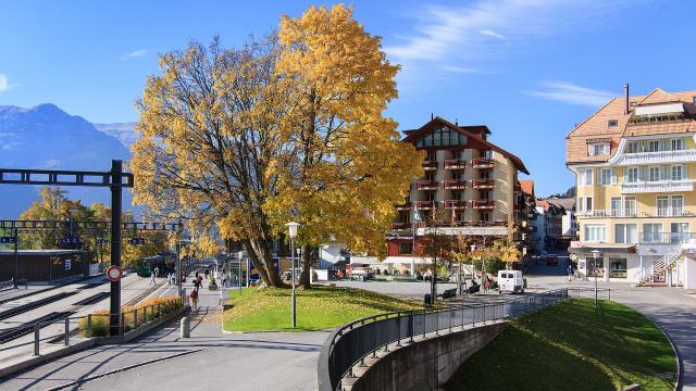 Wengen ist ein Dorf im Berner Oberland, das zur Gemeinde Lauterbrunnen in der Schweiz gehört. Der Ort ist nach Bevölkerungszahl gemessen der grösste der Gemeinde. Er liegt auf 1274 m ü. M. am Fusse der Berge Eiger, Mönch und Jungfrau, 400 Meter hoch über dem Lauterbrunnental.