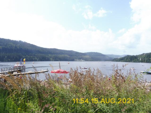 Der Titisee ist ein See im südlichen Schwarzwald in Baden-Württemberg. Er bedeckt eine Fläche von 1,07 km2 und ist durchschnittlich 20 m tief. Seine Entstehung verdankt er dem Feldberg-Gletscher, dessen im Pleistozän entstandene Moränen heute seine Ufer bilden. Gespeist wird er von dem das Bärental durchfließenden Seebach, der am Seebuck, am Osthang des Feldberg-Massivs, dem Feldsee entspringt. Der Ausfluss des Sees auf 840 m ü. NHN ist die Gutach, die ab dem Zusammenfluss mit der Haslach unterhalb von Kappel den Namen Wutach trägt. Damit entwässert der Titisee schließlich zusammen mit der Wutach zwischen Tiengen und Waldshut in den Hochrhein. Am Nordufer liegt der gleichnamige Kurort, der Teil der Stadt Titisee-Neustadt ist. Der südwestliche Teil liegt auf Hinterzartener Gemarkung. Die Wasserqualität des Titisees wird an den beiden Badestellen Strandbad und Sandbank während der Badesaison regelmäßig mit Wasserproben kontrolliert. Die Ergebnisse der Laboruntersuchungen sind über die Badegewässerkarte des Landesgesundheitsamts abrufbar..