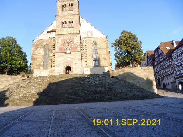 Schwäbisch Hall (1802–1934 offiziell nur Hall – wie bis heute umgangssprachlich) ist eine Stadt im fränkisch geprägten Nordosten Baden-Württembergs etwa 37 km östlich von Heilbronn und 60 km nordöstlich von Stuttgart. Sie ist der Kreissitz und die größte Stadt des Landkreises Schwäbisch Hall und bildet ein Mittelzentrum in der Region Heilbronn-Franken.