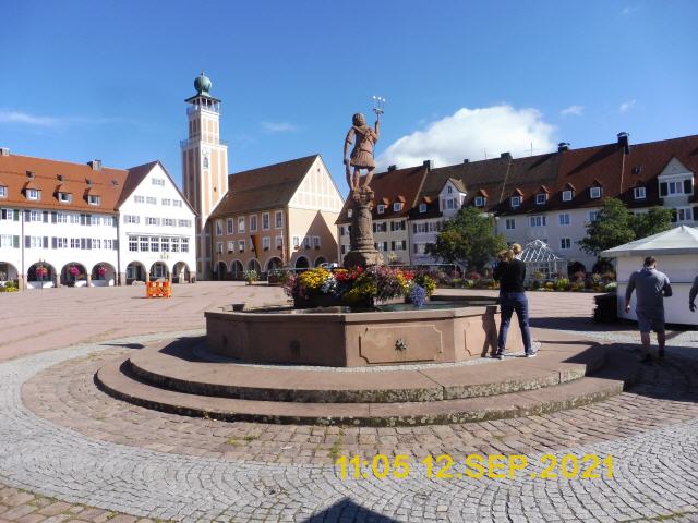 Freudenstadt ist eine Mittelstadt sowie Große Kreisstadt mit 23.704 Einwohnern im Regierungsbezirk Karlsruhe in Baden-Württemberg. Sie ist Sitz des Landratsamtes Freudenstadt als Verwaltungsbehörde des Landkreises Freudenstadt. Freudenstadt ist ein anerkannter heilklimatischer und Kneippkurort sowie ein traditionell beliebter Urlaubsort. Daneben ist Freudenstadt bekannt für seinen sehr großen, fast quadratischen Marktplatz.