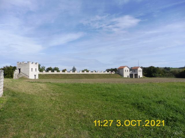 Das Kastell Pfünz, lateinisch Castra Vetoniana oder Vetonianae, ist ein römisches Kohortenkastell bei Pfünz, einem Ortsteil der Gemeinde Walting im Landkreis Eichstätt, Bayern. Es wurde ab etwa 90 n. Chr. auf einem 42 Meter hohen Jurasporn zwischen dem Tal der Altmühl und dem des Pfünzer Baches errichtet und ist Bestandteil des 2005 zum UNESCO-Weltkulturerbe erhobenen Rätischen Limes. Historisch bedeutend sind vor Ort die Reste des teils in den Felsen geschlagenen Doppelspitzgrabens, der an der Westmauer am besten erhalten ist. Im Zuge eines Druckwasserleitungsbaues wurden vom Bayerischen Landesamt für Denkmalpflege 1998 erneut Sondierungen vorgenommen. Darüber hinaus bieten die Befunde und das reichhaltige, teils sehr seltene Fundmaterial aus Pfünz bis in die Gegenwart Anlass für neue Studien.