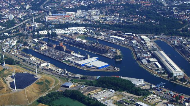 Zu Beginn des 19. Jahrhunderts begannen die Planungen, die Stadt durch einen Kanal mit dem Rhein zu verbinden. Hafenanlagen waren nahe der heutigen Stadtmitte angedacht. Die Ausführung musste allerdings wegen der enormen Kosten (Staustufen und lange Strecke für den Rheinanschluss) unterbleiben. Erst 1901 konnten am heutigen Standort zwei Hafenbecken und ein kleines Ölbecken in Betrieb genommen werden.[1] Schäden im Zweiten Weltkrieg wurden in den frühen 1950er Jahren behoben und 1957 zusätzlich mit dem Bau des Ölhafens begonnen.