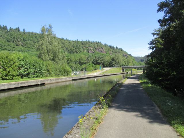 Der Canal de la Marne au Rhin (deutsch Rhein-Marne-Kanal) ist ein Schifffahrtskanal im Nordosten Frankreichs, der in der Region Grand Est verläuft.